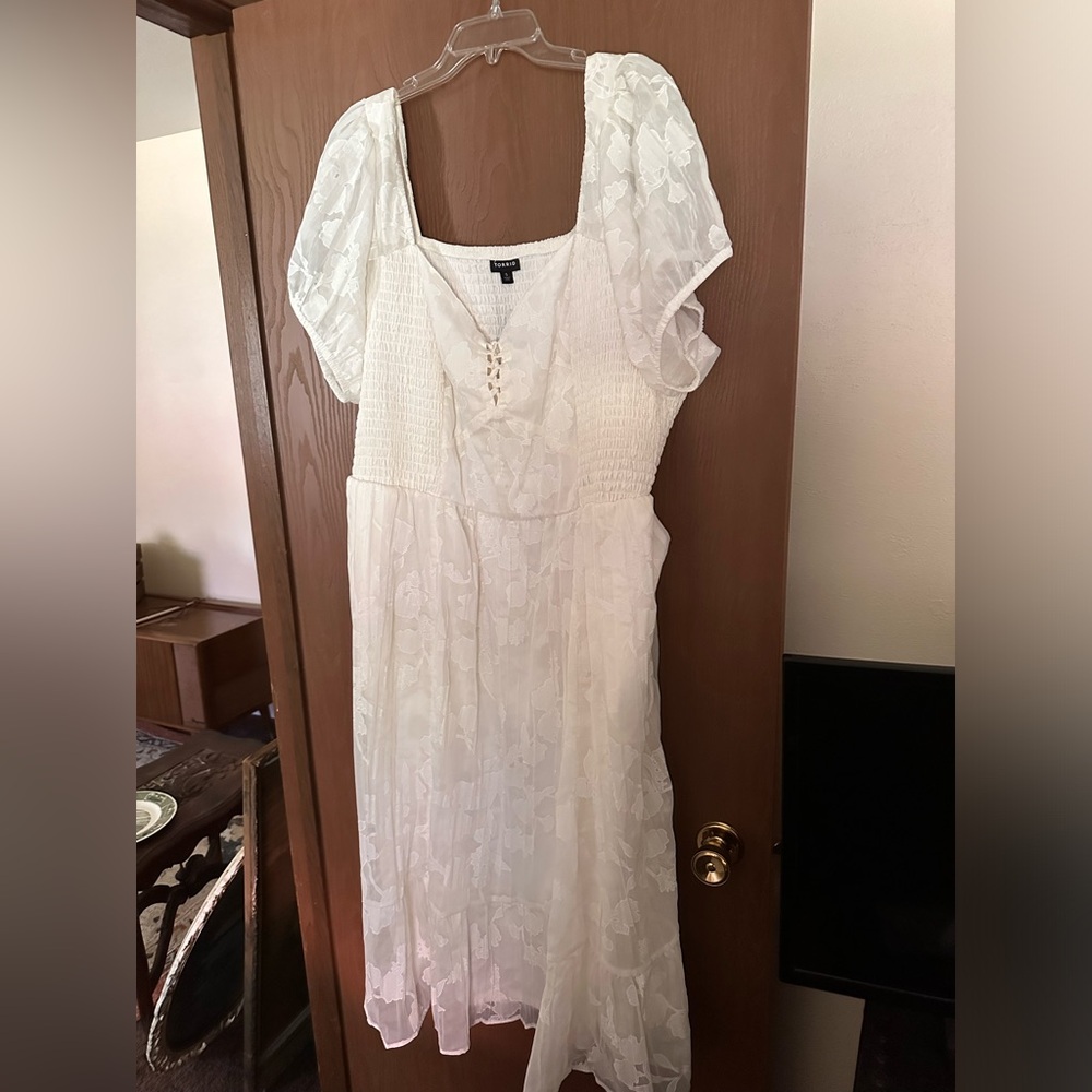 NWT - Puff Sleeve Lace Up Midi Dress
